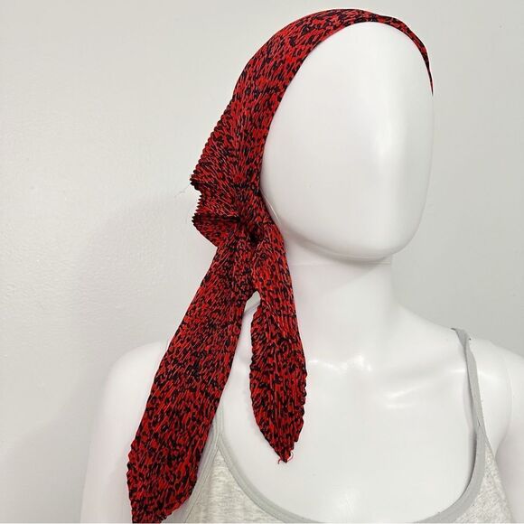 ɢᴜᴄ ᴢᴀʀᴀ ꜱᴀᴛɪɴ ᴄʜᴇᴇᴛᴀʜ ɴᴇᴄᴋᴇʀᴄʜɪᴇꜰ ꜰᴏᴜʟᴀʀᴅ ᴀᴄᴄᴇꜱꜱᴏʀʏ - Picture 8 of 16